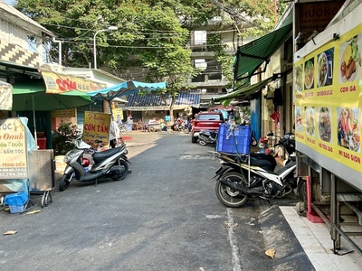 Nhà ngang lớn nở hậu tài lộc cho gia chủ bến vân đồn - xe hơi đậu cửa- thông ra nhiều hướng có 3
