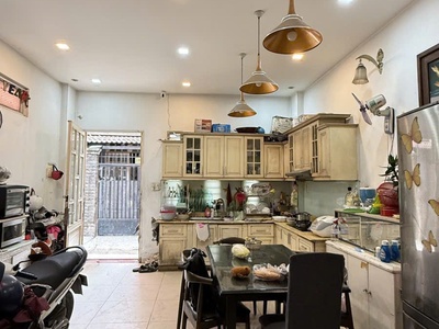 Mặt tiền kinh doanh - trường chinh  dt: 97m2   4,5 x 21,5   - 4 tầng - 4pn - 5wc 2