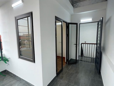 Nhà mới đẹp ở luôn lệ mật-long biên  35m2,x 5 tầng, mặt tiền  3.8m, 6.46 tỷ. 3