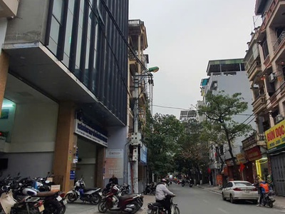 Cần bán tòa nhà văn phòng 8 tầng thang máy mới koong, vỉa hè, dòng tiền 120tr/ thấng, giá 73 tỷ 0