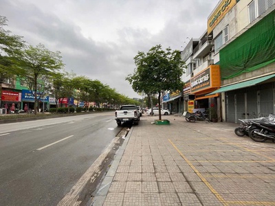 Mặt phố đống đa,31 tỷ,80m2,mt5m,phân lô ,vỉa hè,kinh doanh sầm uất,sổ vuông a4 0