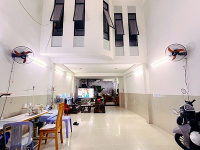 Hàng thơm nhà hương lộ 80 gần khu công nghiệp vĩnh lộc 90m2 hẻm 6m ,3tầng 4 tỷ3 0