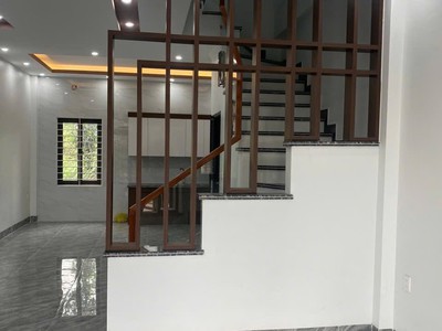 Bán Nhà 3 Tầng Full Nội Thất Ngõ 20 Cao Xanh. DT:52m2,MT:4.6m 1