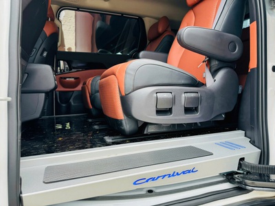 Bán xe Kia Carnival 2.2D Premium 7s 2024, màu trắng. 15