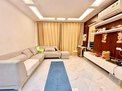 Tôi bán nhà tại ngõ 79, phố 8/3,lô góc, 32m2, 5 tầng, mt4.1m giá 6.3 tỷ 1