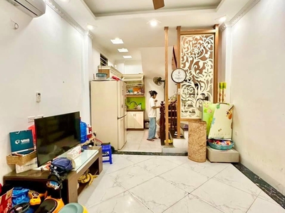 Chính chủ bán nhà tại ngõ 79, phố 8/3,lô góc, 32m2, 5 tầng, mt4.1m giá 6.3 tỷ 3