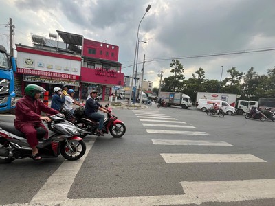 Hiếm    mặt tiền đường kinh doanh buôn bán sầm uất - ngay ngã tư lê văn khương giao với đặng 0
