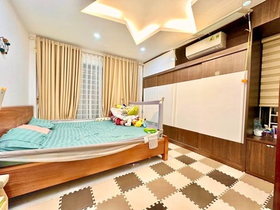 Tôi bán nhà tại ngõ 79, phố 8/3,lô góc, 32m2, 5 tầng, mt4.1m giá 6.3 tỷ 4