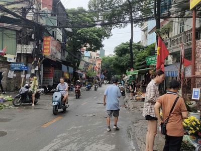 Bán gấp giá rẻ nhà ô tô, kinh doanh sầm uất 77m, 3 tầng, mặt tiền 5m, 8.5 tỷ sóc sơn. 0