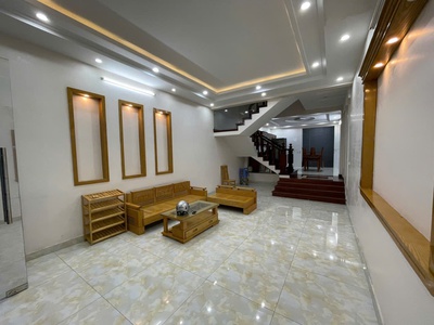 Cho thuê nhà Văn Cao, DT: 90m2, 4 p.ngủ khép kín. 0