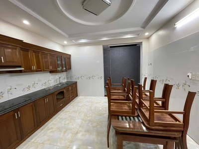 Cho thuê nhà Văn Cao, DT: 90m2, 4 p.ngủ khép kín. 9