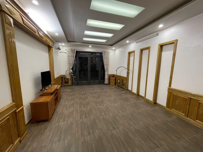 Cho thuê nhà Văn Cao, DT: 90m2, 4 p.ngủ khép kín. 1