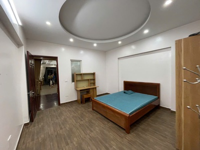 Cho thuê nhà Văn Cao, DT: 90m2, 4 p.ngủ khép kín. 2