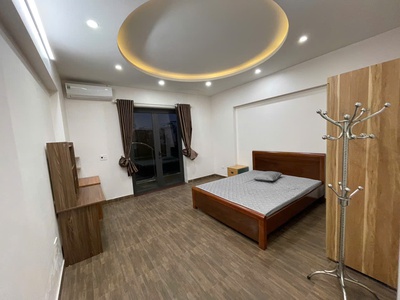 Cho thuê nhà Văn Cao, DT: 90m2, 4 p.ngủ khép kín. 5