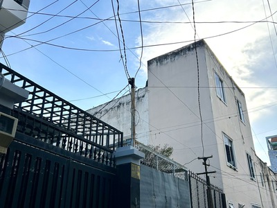  nhà bán đ.xóm chiếu- xe hơi đậu cửa- giao thương với tôn thất thuyết, nguyễn tất thành , tôn đản 0