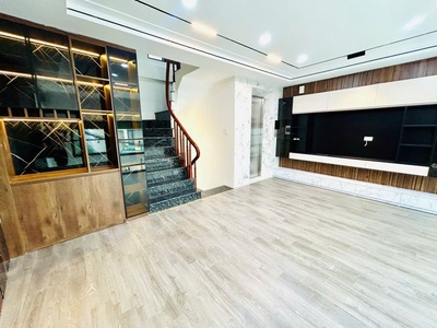 Nhà phân lô trung tâm quận hoàng mai, 38m2, 7 tầng tháng máy, mt 5m, ô tô vào nhà, full nội thất, 2