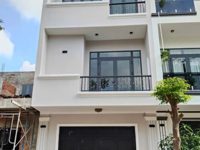 Nhà 3 tầng vừa hoàn thiện gần trường đại học kinh tế Bình Dương 0