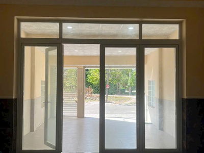 Cần bán nhà 1 trệt 2 lầu   đường nhựa rộng 13m có vỉa hè 1
