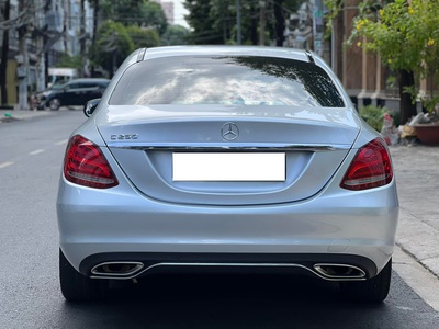 Bán xe Mercedes C250 Exclusive 2016, màu bạc. 3