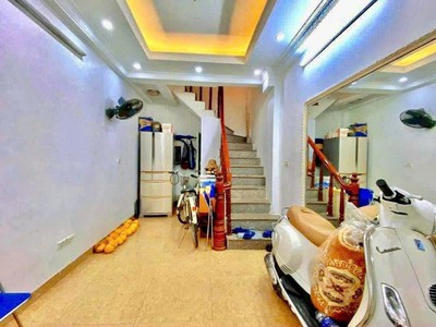 Ngọc Hà 5 tầng nhỏ xinh đủ công năng, lô góc thoáng sáng, cách phố đúng 10 bước chân, ngõ sh quay đầ 0