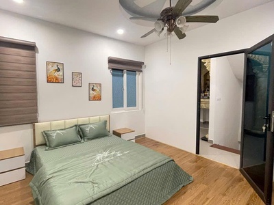 Bán nhà phố Đông Tác, ngõ thông, 2 thoáng, lô góc, full nội thất 2