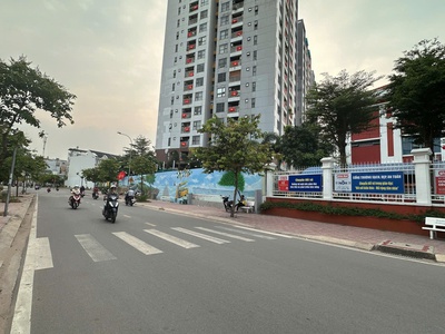 Sốc quá chỉ 23.5 tỷ có nhà 4 lầu đẹp ngang 9.7m 175m2 hxt nguyễn oanh gần khu osimi. 2
