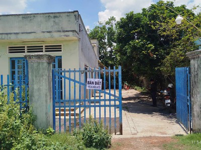 Chủ định cư nước ngoài -  bán nhà c4, đất  đẹp -  đức lập hạ, đức hòa, long an - diện tích khủng 0