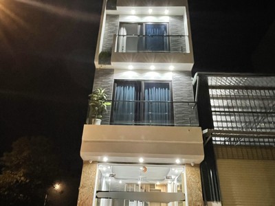 Nhà dân xây cạnh nhổn gara, kinh doanh xe tải, giá 10.5 tỷ 1