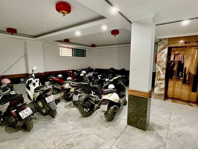 Bán nhà phố cầu giấy 7 tầng   diện tích: 100m    mặt tiền: gần 8m giá bán: 37.5 tỷ dòng tiền hơn 1