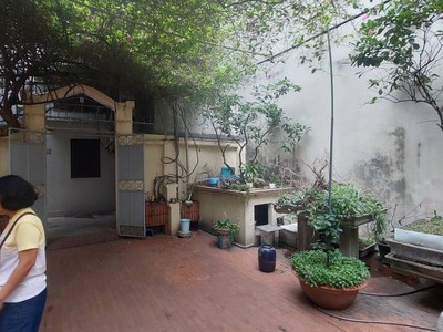Bán nhà c4 đường láng 50m2, lô góc, vị trí ngõ thôg rộng , gần phố , khách mua về đầu tư xây 6-7 0