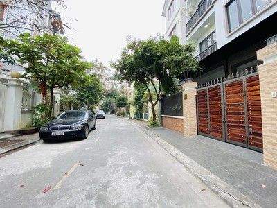 Bán nhà  phân lô lạc long quân thang máy - kinh doanh  văn phòng 96 m 6tầng 27.2 tỷ 0