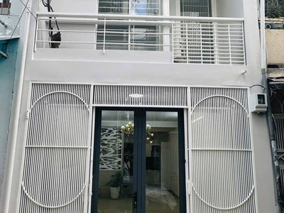 Nhà mới ở ngay, hẻm xe hơi ,sát mặt tiền cách mạng tháng tám quận 10. 2 tầng, 34.1m2 , 3.8mx 9m, 0