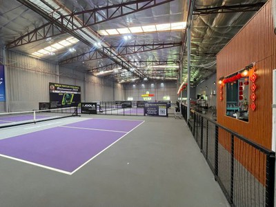 Thủ đức    sang nhượng sân pickleball dt : 1500m2 , có 5 sân , mái che và quán cafe   2 phòng ở và 2