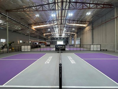 Thủ đức    sang nhượng sân pickleball dt : 1500m2 , có 5 sân , mái che và quán cafe   2 phòng ở và 1