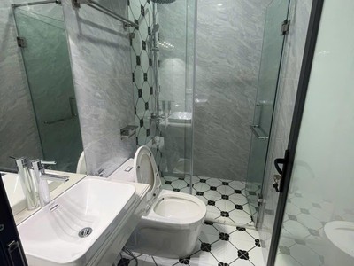 Bán nhà -  mới - gần phạm văn đồng -  6 tầng - thang máy nhập -- đường rộng thênh thang - gần ô tô 4