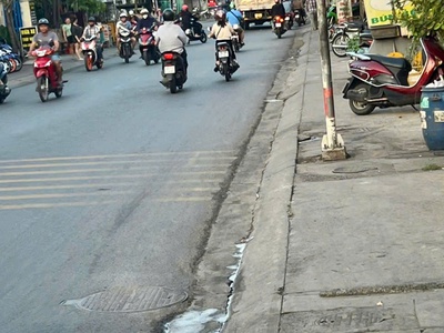 Bán nhà 80m  tặng dãy trọ 5 phòng   hẻm xe hơi đường lê văn tách 0