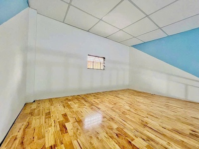 Bán nhà 80m  tặng dãy trọ 5 phòng   hẻm xe hơi đường lê văn tách 2