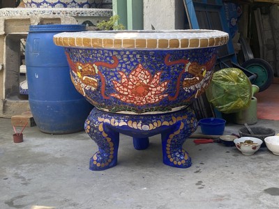 Nghệ nhân dán miễng sành sứ - ốp sành - chuyên chậu hoa - bể cá cảnh 0