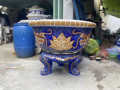 Nghệ nhân dán miễng sành sứ - ốp sành - chuyên chậu hoa - bể cá cảnh 4