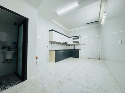 Bán 48,2m2 nhà dân xây đẹp 4,5 tầng tại tổ 16 Thạch Bàn, sát chợ Đồng Dinh. Cách 30m ra đường ô tô 0