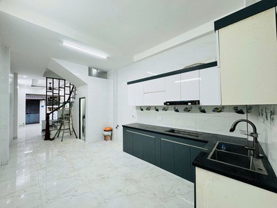 Bán 48,2m2 nhà dân xây đẹp 4,5 tầng tại tổ 16 Thạch Bàn, sát chợ Đồng Dinh. Cách 30m ra đường ô tô 2