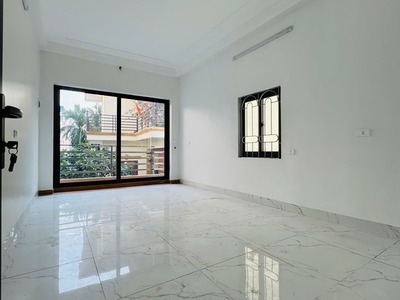 Bán 48,2m2 nhà dân xây đẹp 4,5 tầng tại tổ 16 Thạch Bàn, sát chợ Đồng Dinh. Cách 30m ra đường ô tô 5