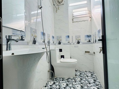 Bán 48,2m2 nhà dân xây đẹp 4,5 tầng tại tổ 16 Thạch Bàn, sát chợ Đồng Dinh. Cách 30m ra đường ô tô 7
