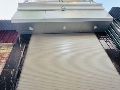 Bán 48,2m2 nhà dân xây đẹp 4,5 tầng tại tổ 16 Thạch Bàn, sát chợ Đồng Dinh. Cách 30m ra đường ô tô 9