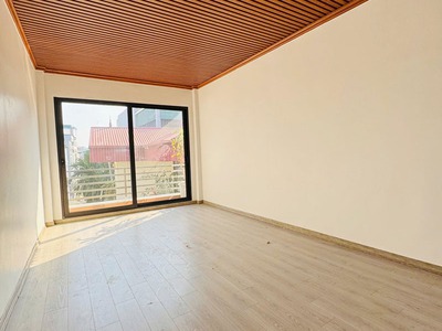 Bán 48,2m2 nhà dân xây đẹp 4,5 tầng tại tổ 16 Thạch Bàn, sát chợ Đồng Dinh. Cách 30m ra đường ô tô 11
