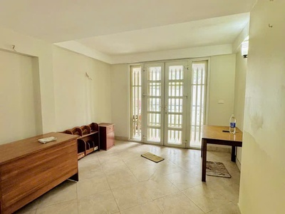 Bán nhà Nguyễn Thái Học - ô tô đỗ cửa, nhà cách mặt phố chỉ 15m 1