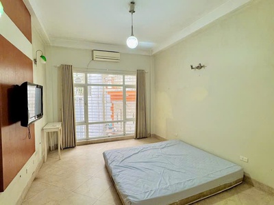 Bán nhà Nguyễn Thái Học - ô tô đỗ cửa, nhà cách mặt phố chỉ 15m 2