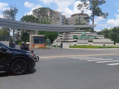 Bán nhà gò vấp , sat hẻm xe hơi nguyễn kiệm, 4.2 x 15, 4 tầng , 8 pn, dòng tiền tôt 0