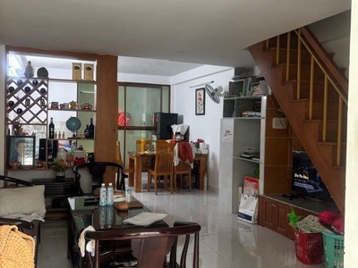 Bán nhà gò vấp , sat hẻm xe hơi nguyễn kiệm, 4.2 x 15, 4 tầng , 8 pn, dòng tiền tôt 2