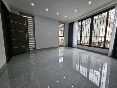 Nhà mới ô tô vào nhà kinh doanh phố ngọc lâm-long biên  39m2,x 6 tầng, mt 5m, 14 tỷ. 1